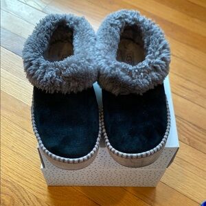 Ugg Slippers Black Suede Leather Wrin Genuine Sheepskin Lining Fur Trim Size 8